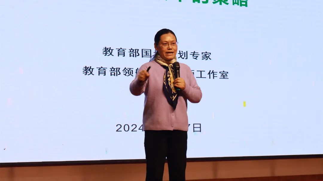 名師點撥 助力高考｜晉城鳳華學?！案呷⒄Z二輪復習提升策略”專題講座